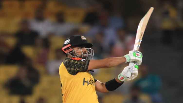 PSL 8: Babar, bowlers wrap up thrilling victory to eliminate United