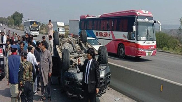 Three injured as Imran Khan's convoy vehicle overturns 