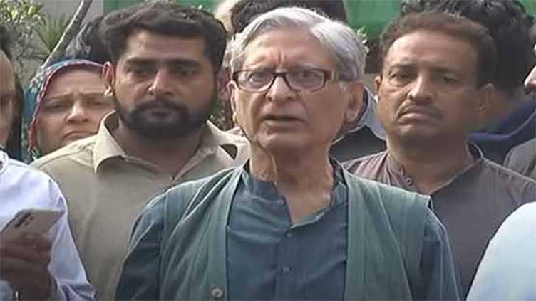 PPP leader Aitzaz Ahsan lambasts govt for tear gas shelling at Zaman Park