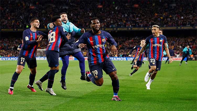 Kessie's stunner hands Barcelona comeback win over Real Madrid