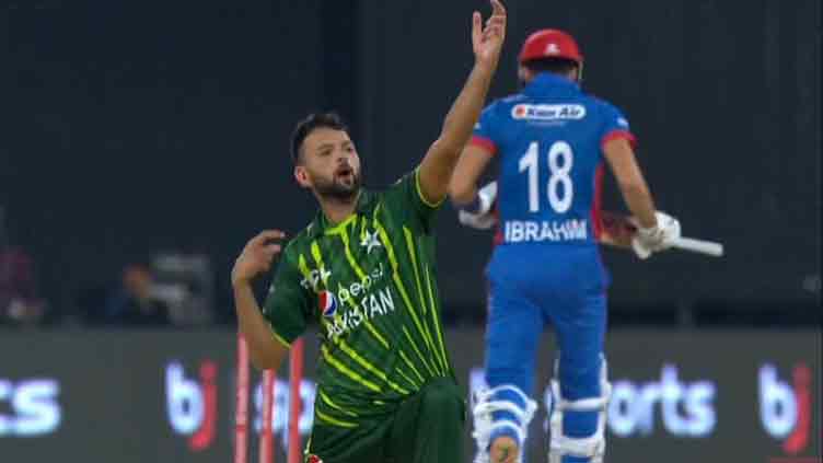 Ihsanullah becomes second Pakistani bowler to pick wicket on first ball in T20I debut