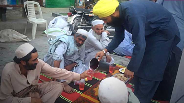 Sikh community continues goodwill gesture of serving food to fasting Muslims during Ramzan