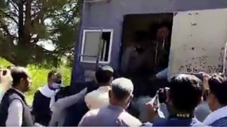Police arrest PTI activists on Imran Khan's arrival at IHC 