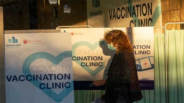 US to end COVID vaccination requirements on May 11 for foreign travellers, federal workers