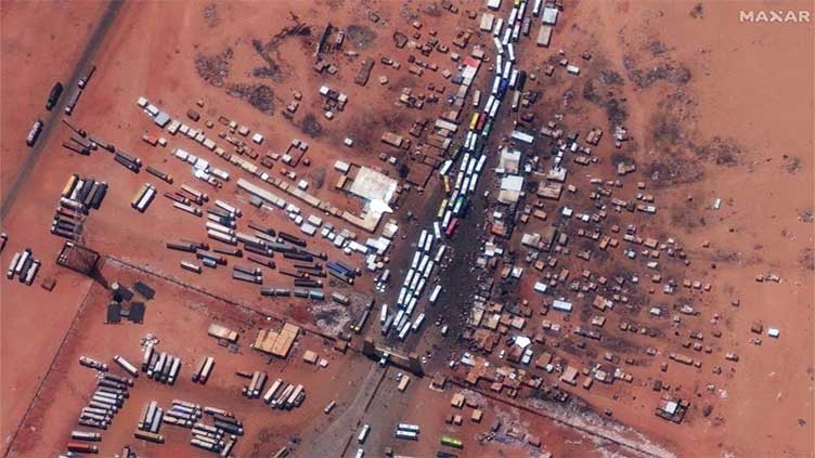 Sudanese fleeing north face arduous crossing into Egypt