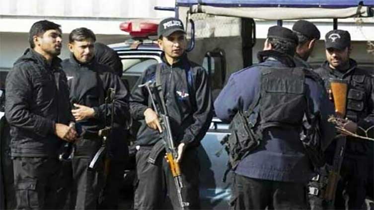 Police foil bid to smuggle weapons, arrest five in Kohat 