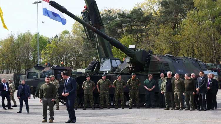 Zelensky meets wounded Ukrainian soldiers in Netherlands