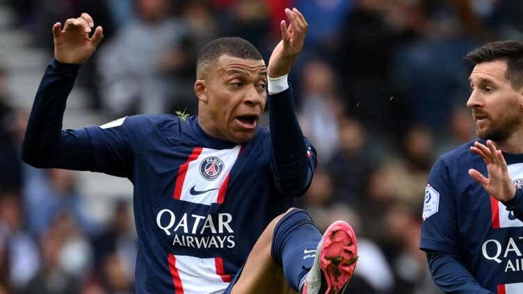 Could troubled PSG throw away French title?