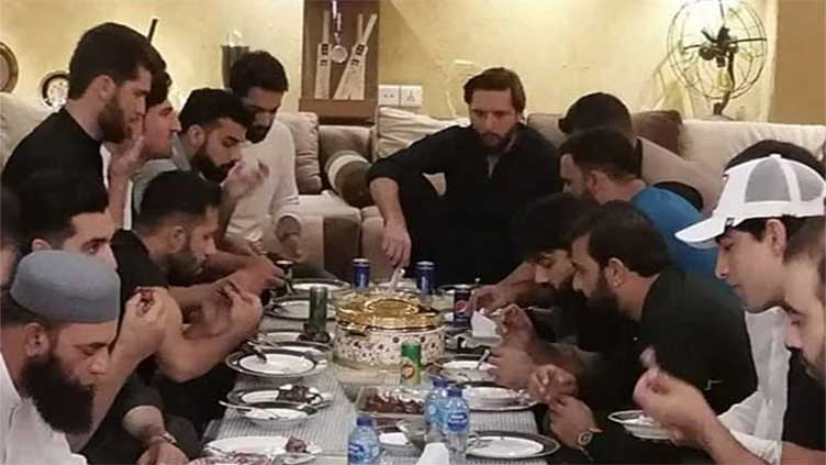 Shahid Afridi entertains cricket team with sumptuous dinner