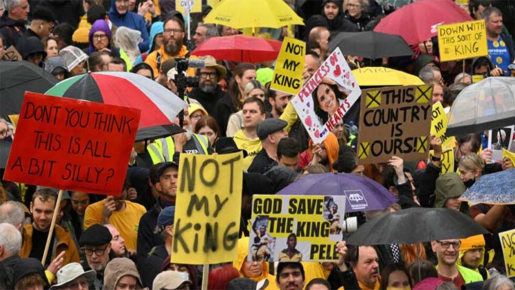 Police arrest anti-monarchy protesters before King Charles's coronation