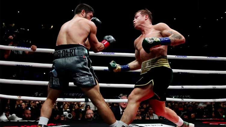 Home hero Alvarez seals unanimous victory over Ryder to retain titles