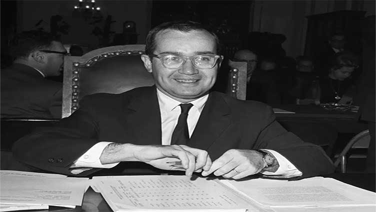 Newton Minow, ex-FCC chief who dubbed TV 'wasteland,' dies