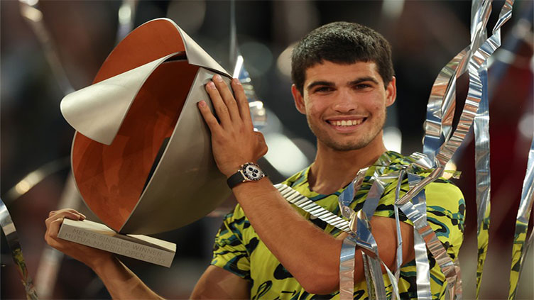 Alcaraz retains Madrid Open title in battling win over Struff