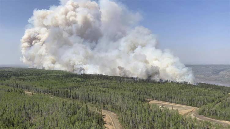 Spreading wildfires force more evacuations in western Canada