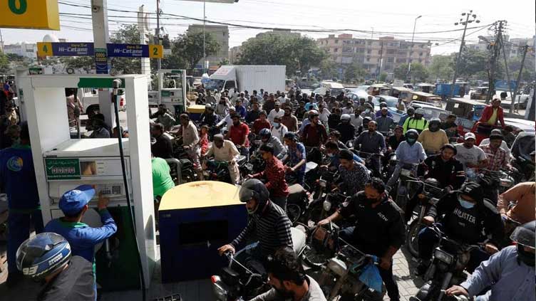 More Iranian fuel being smuggled to Pakistan, petroleum dealers say