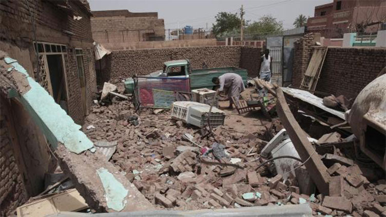 Sudan capital rocked by air strikes, looting