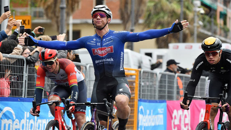 Groves wins chaotic Giro stage five after dog causes Evenepoel crash