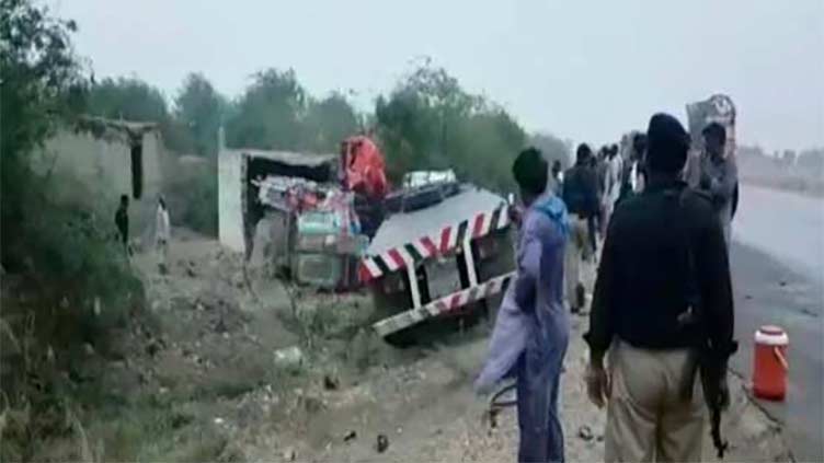 Five killed in two road accidents 