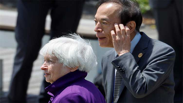 Spanish police arrest 69 over bot scheme cashing in on asylum seekers