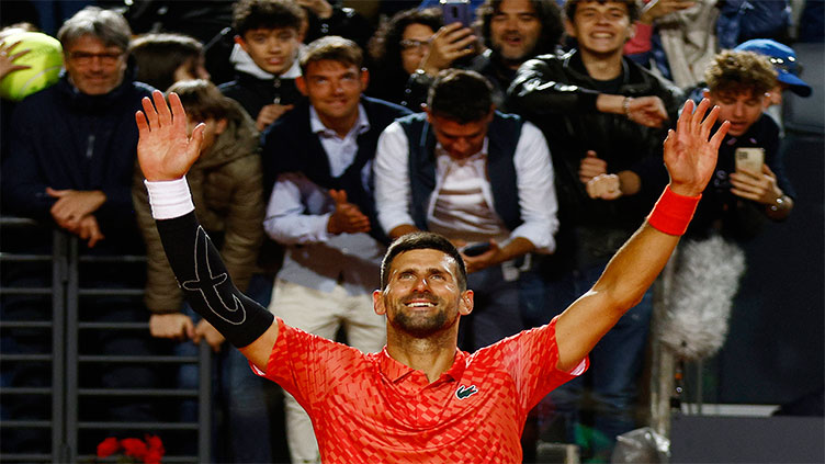 Djokovic beats Etcheverry in Rome opener, Swiatek surges through