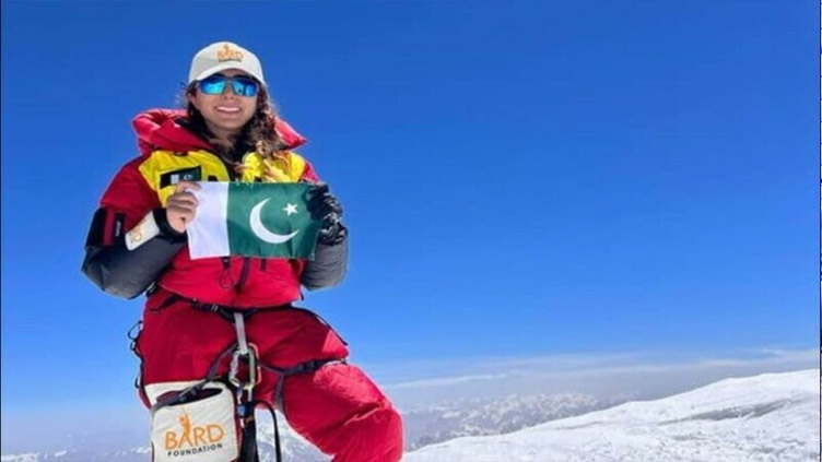 Pakistani mountaineer Naila Kiani makes history by summiting Mount Everest