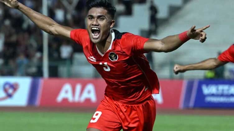 Four reds and two brawls as Indonesia clinch regional football gold