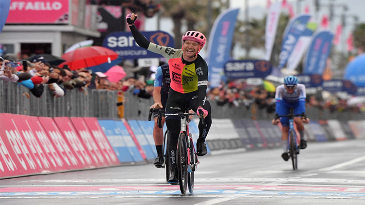 Cort out-sprints breakaway rivals to win Giro stage 10