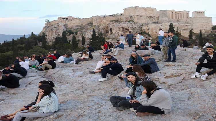 As Greek elections loom, parties vie for votes of 'lost generation'