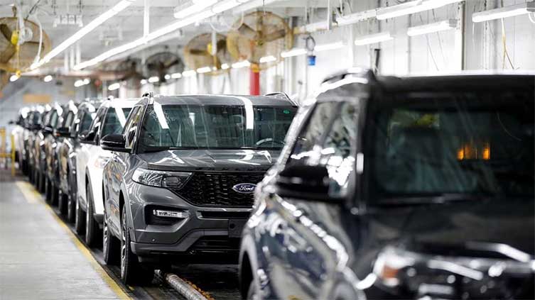 Ford recalls 422,000 SUVs over probable rear view camera malfunction