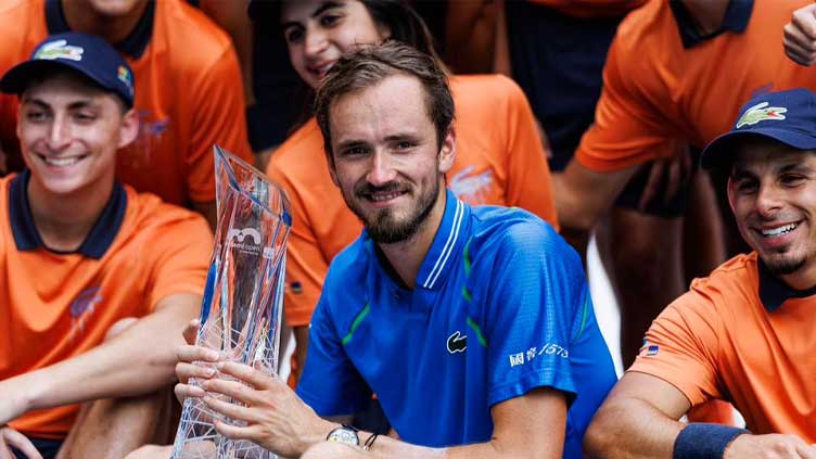 Medvedev braves Rome rain, downs Tsitsipas to reach final