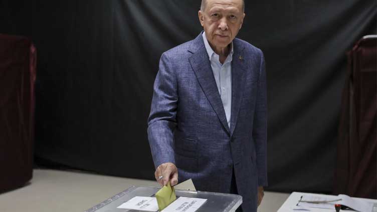 Erdogan eyes third decade of rule in historic runoff