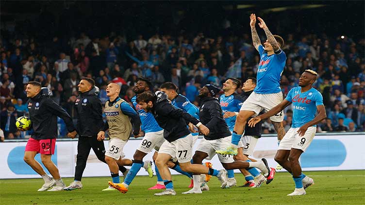 Champions Napoli beat top-four chasing 10-man Inter 3-1