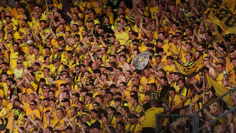 Dortmund keep lid on euphoria as Bundesliga title race goes to the wire