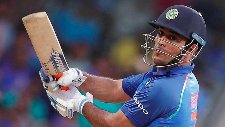 Dhoni mania as IPL heads into tense final week