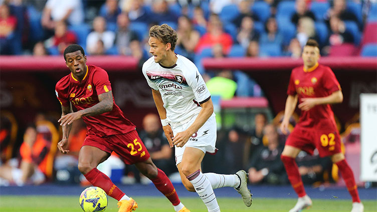 Roma's European hopes dented by 2-2 draw with Salernitana