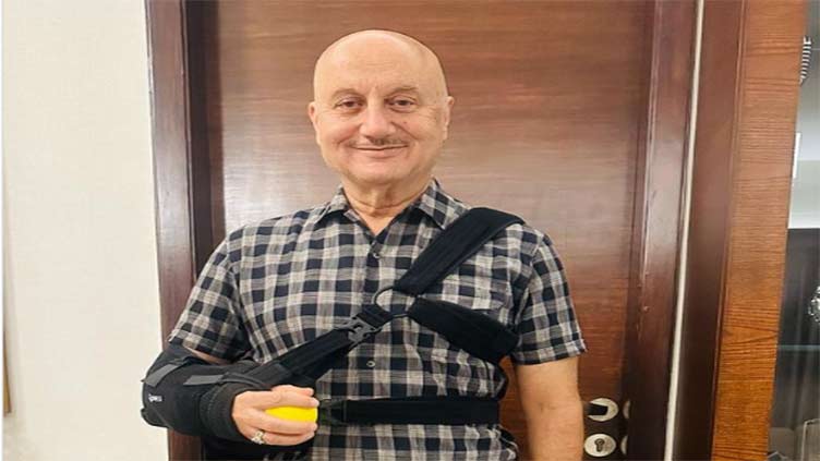 Bollywood actor Anupam Kher suffers shoulder injury during filming of movie