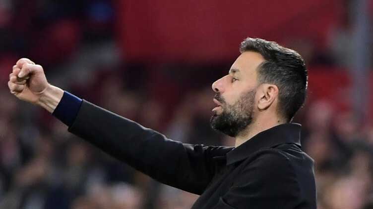 Van Nistelrooy quits PSV 'with immediate effect'