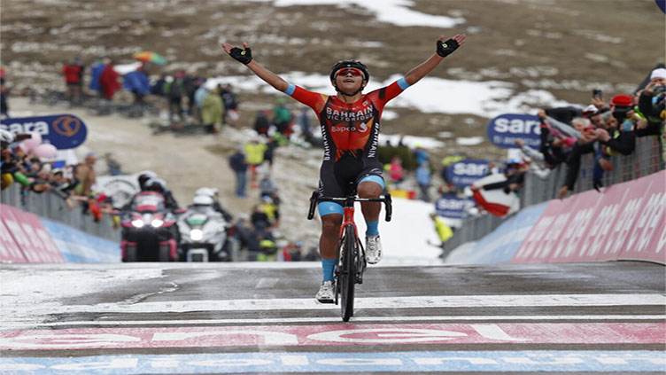 Buitrago wins key Giro 19th stage, Thomas holds race lead