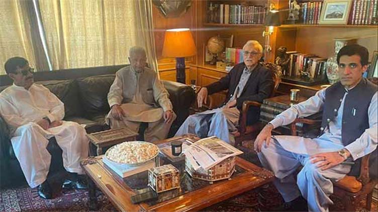 PTI 'deserters' continue meetings with Jahangir Tareen