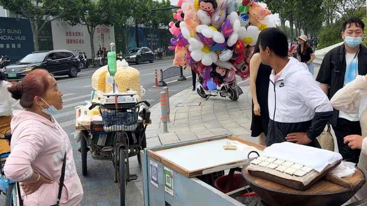 Hawkers back on China's streets as economic recovery teeters