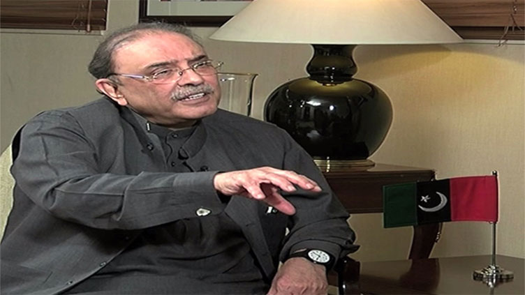 Zardari in Lahore to net PTI deserters