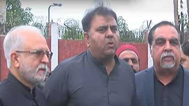 Ex-PTI leaders see Qureshi in Adiala Jail, persuade to 'quit PTI'   