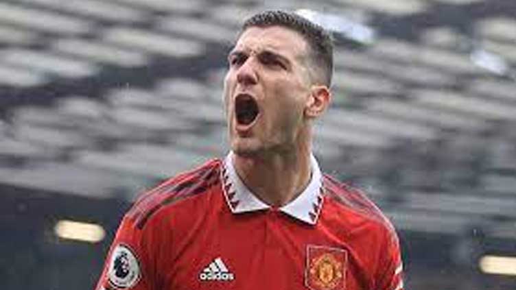 Dalot signs new contract with Man Utd