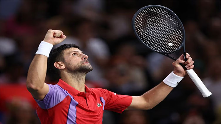 Djokovic battles back to advance to Paris quarter-finals