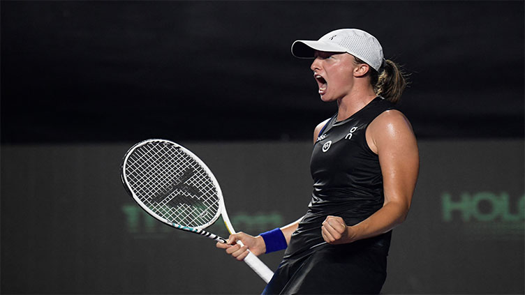 Swiatek beats Sabalenka in WTA Finals semis