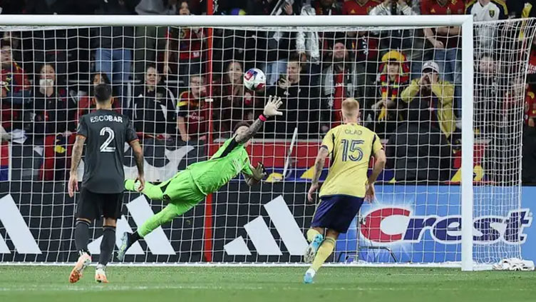 RSL stay alive with penalty-kick win over Dynamo