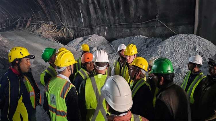 Heavy machinery brought in to pull out Indian workers from collapsed tunnel