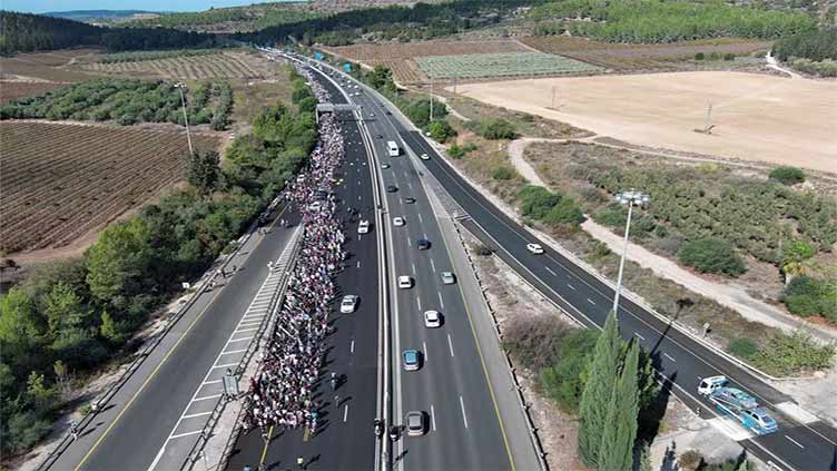 Israeli hostage families near Jerusalem in march of solidarity and protest