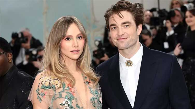 Suki Waterhouse and Robert Pattinson expecting first child