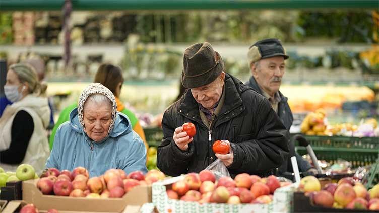 Russian consumers feel themselves in a tight spot as high inflation persists